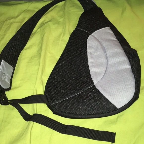 Wilcor Shoulder Bag - Picture 2 of 7